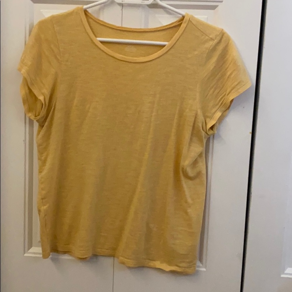 american eagle yellow shirt